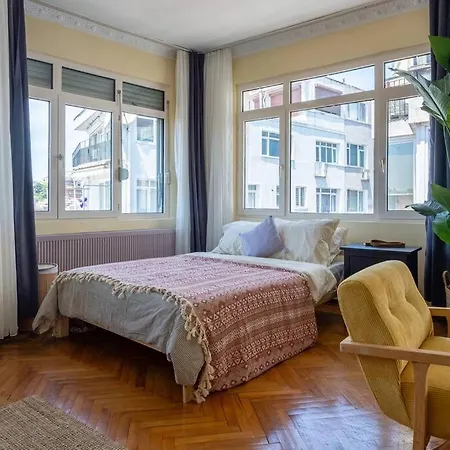 0033 - Besiktas, Central, Historical Flat اسطنبول