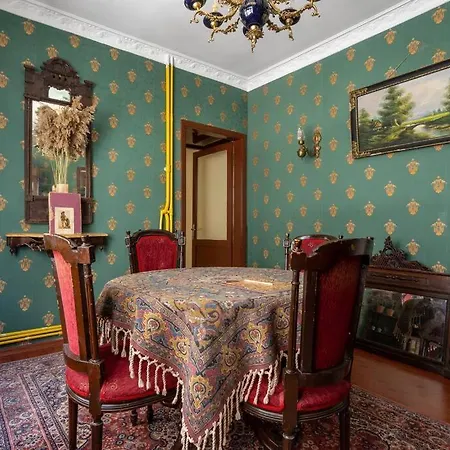 0033 - Besiktas, Central, Historical Flat