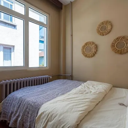 0033 - Besiktas, Central, Historical Flat