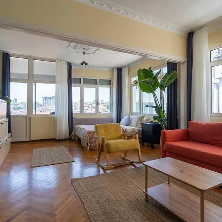 0033 - Besiktas, Central, Historical Flat * イスタンブール