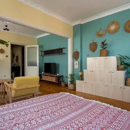 0033 - Besiktas, Central, Historical Flat *